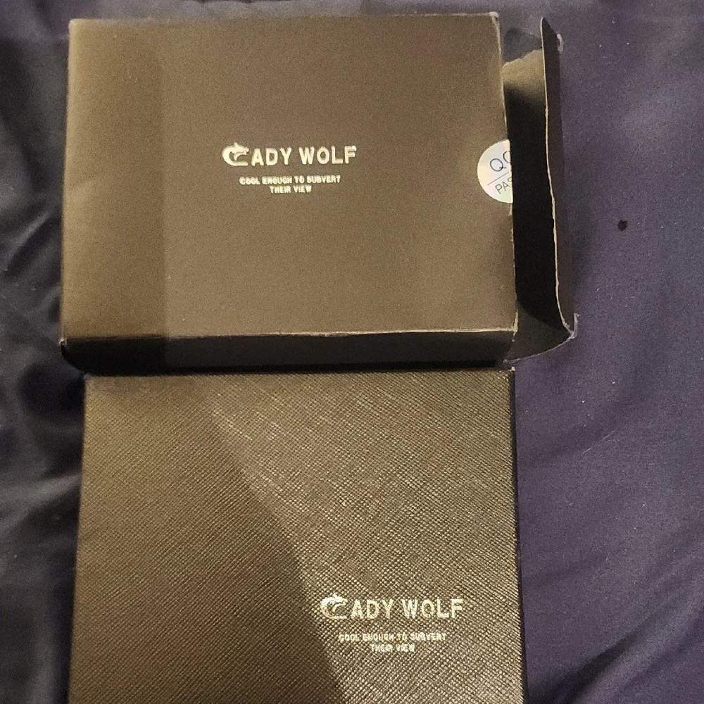 NWY Caddy Wolf Mens RFID Navy Wallet. Never Used.